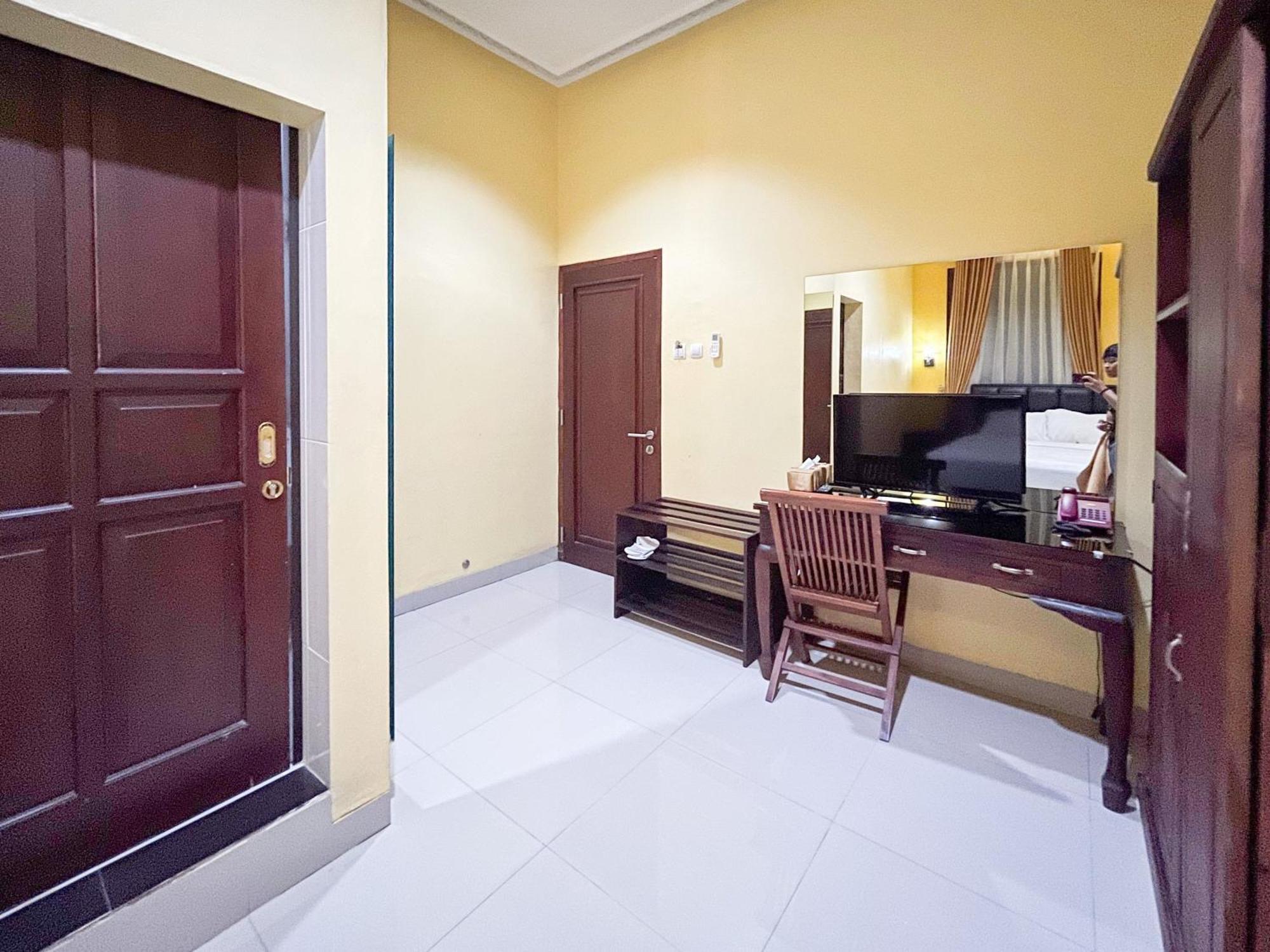 Kartika Hotel Syariah Pacitan Mitra Reddoorz Экстерьер фото