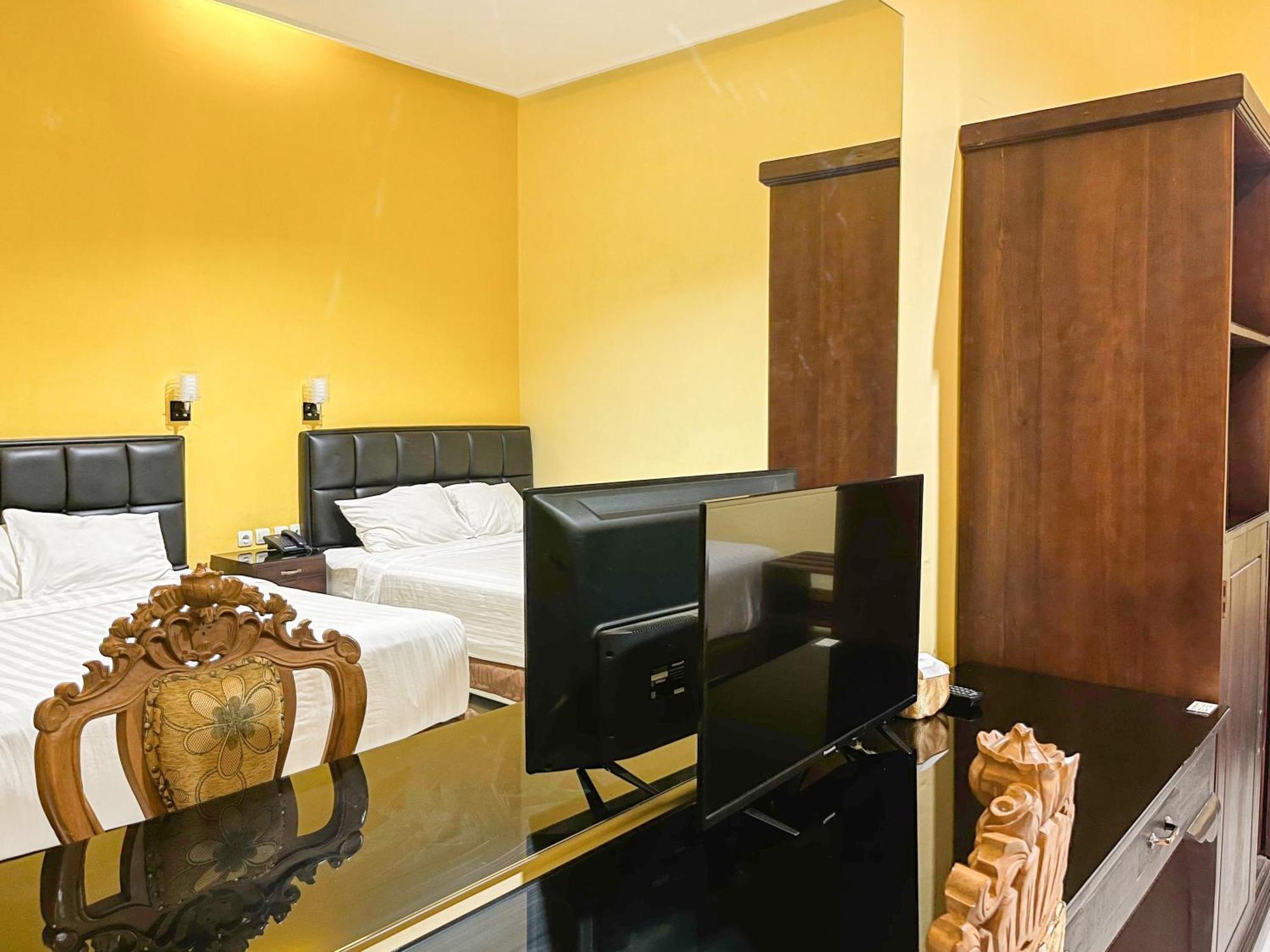 Kartika Hotel Syariah Pacitan Mitra Reddoorz Экстерьер фото