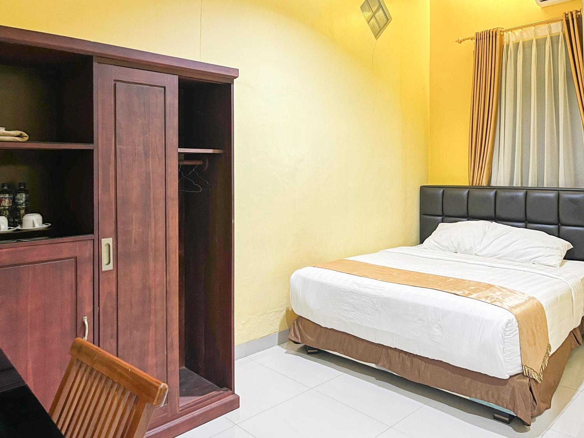 Kartika Hotel Syariah Pacitan Mitra Reddoorz Экстерьер фото