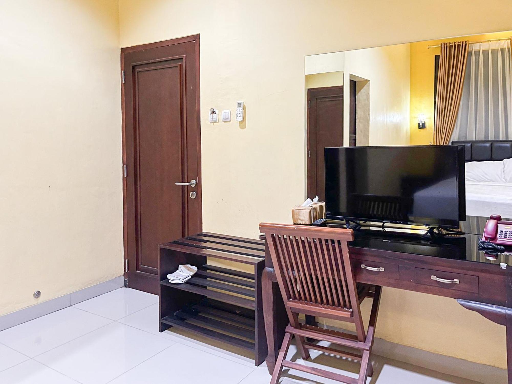 Kartika Hotel Syariah Pacitan Mitra Reddoorz Экстерьер фото