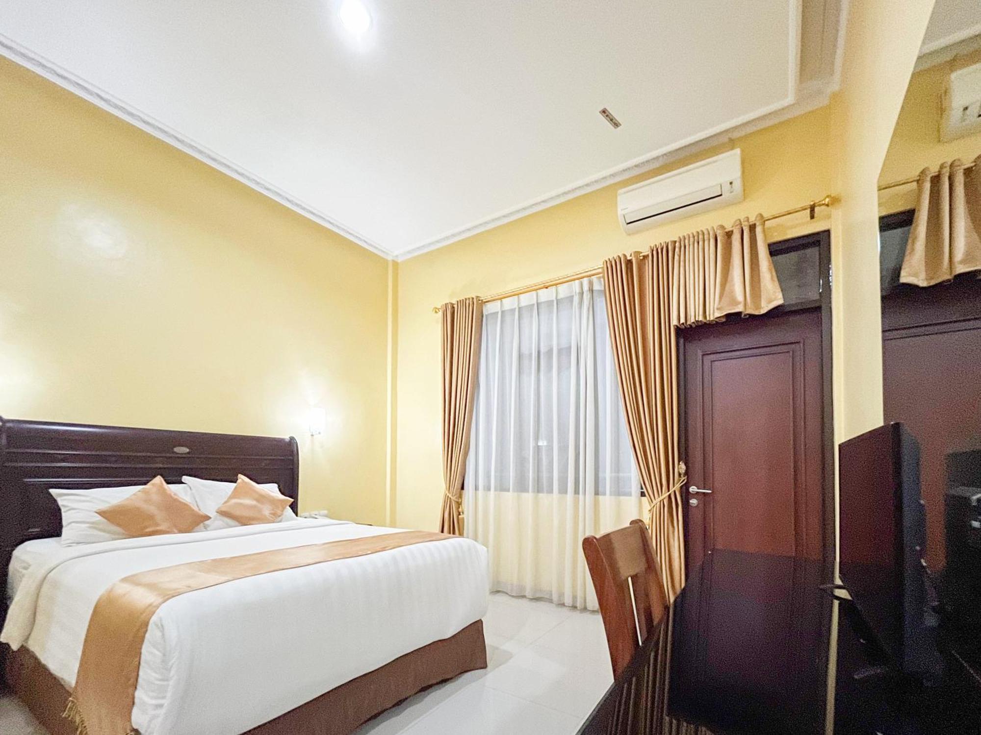Kartika Hotel Syariah Pacitan Mitra Reddoorz Экстерьер фото