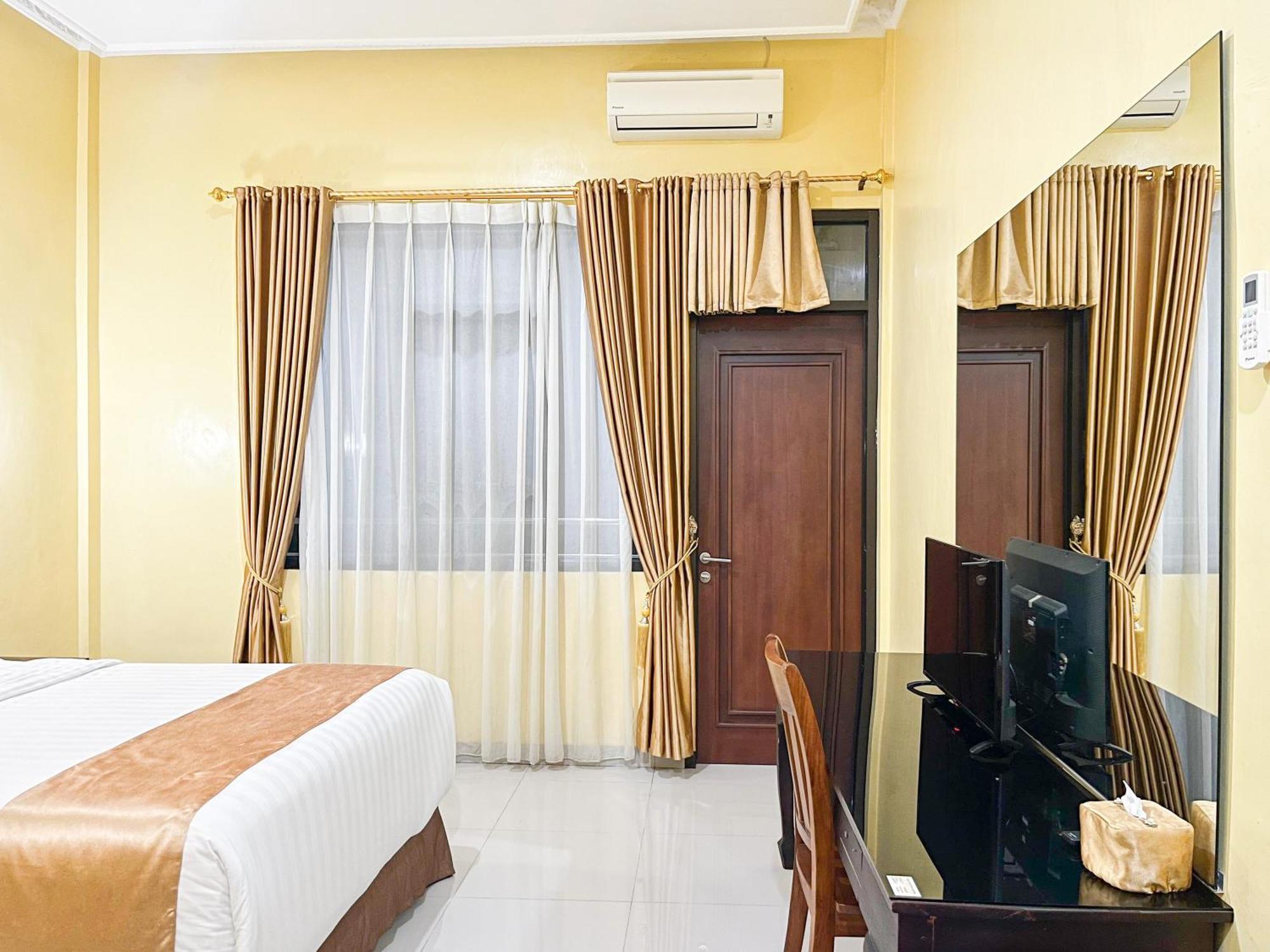 Kartika Hotel Syariah Pacitan Mitra Reddoorz Экстерьер фото