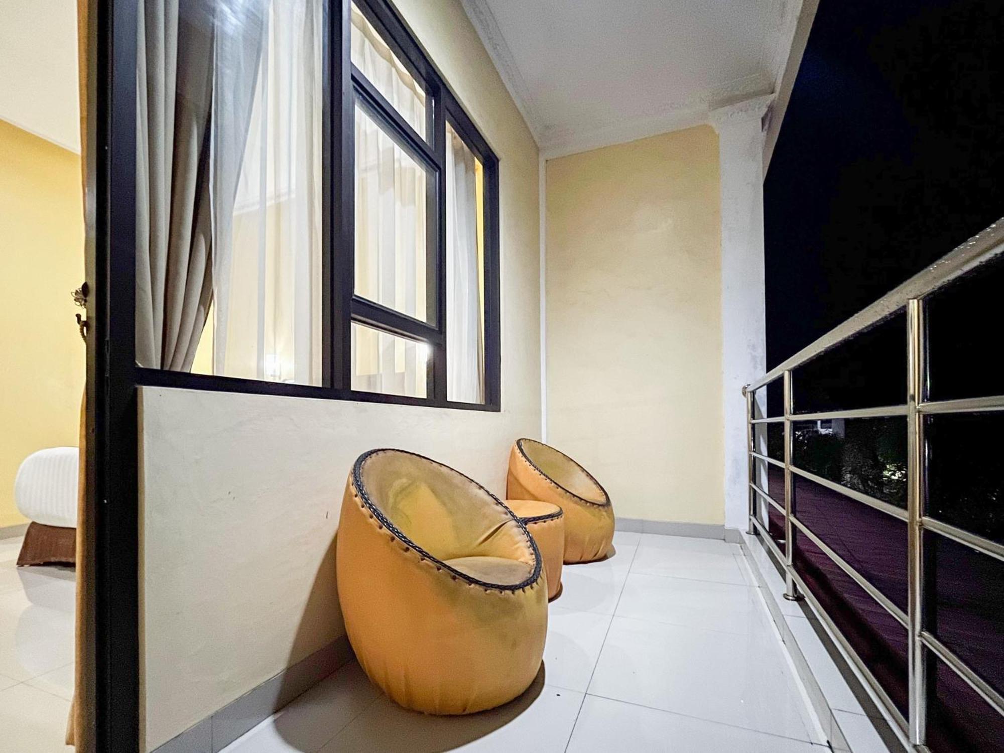 Kartika Hotel Syariah Pacitan Mitra Reddoorz Экстерьер фото