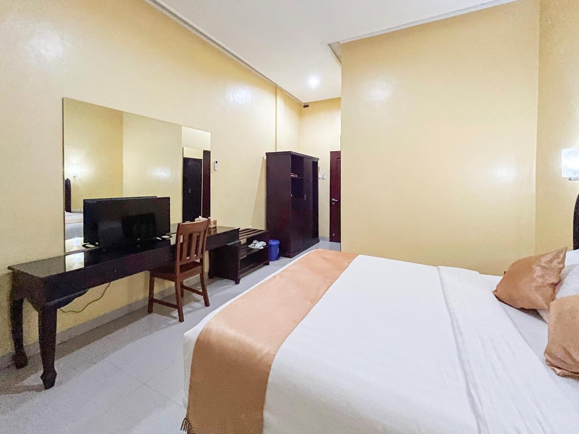 Kartika Hotel Syariah Pacitan Mitra Reddoorz Экстерьер фото