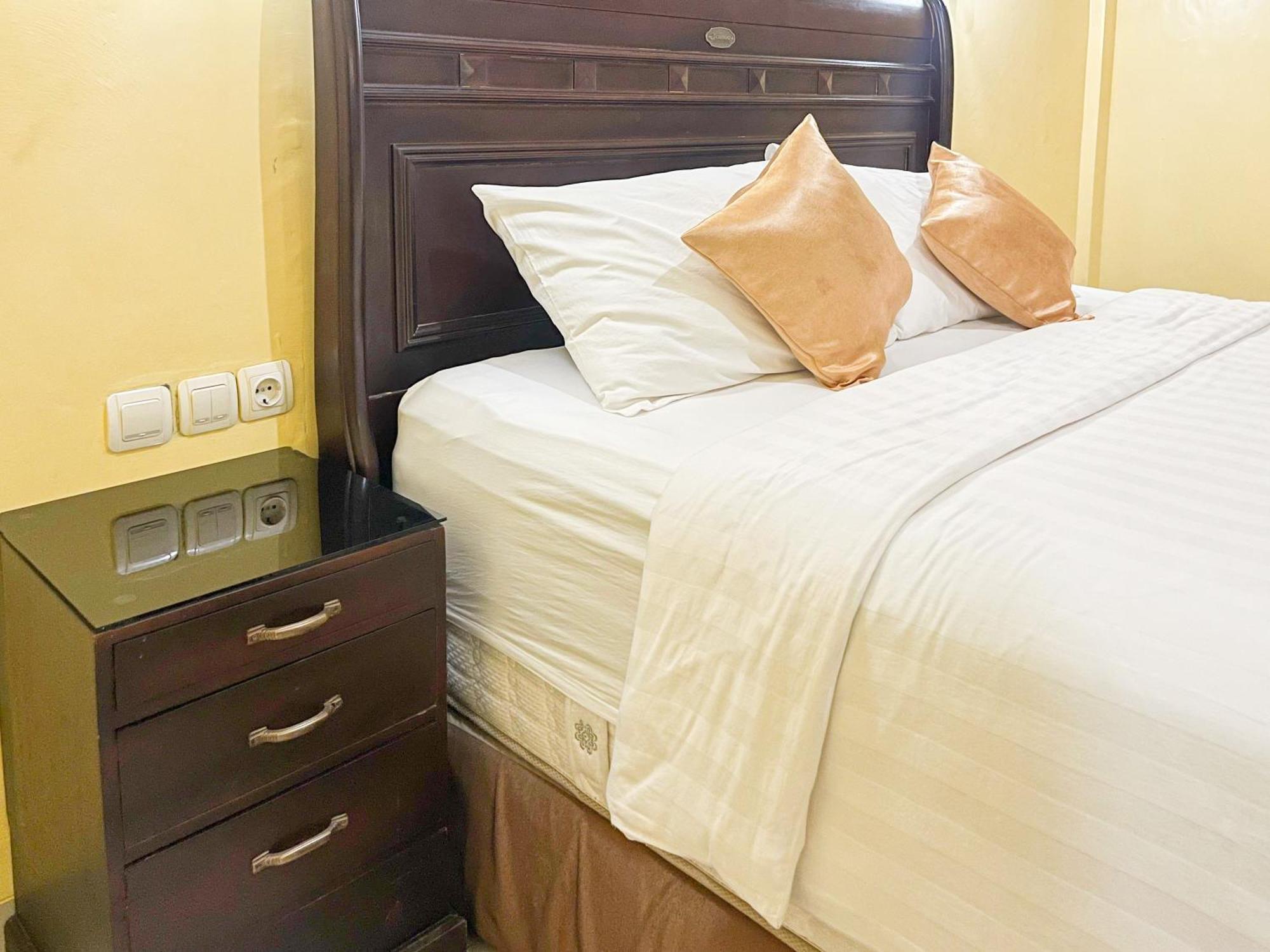 Kartika Hotel Syariah Pacitan Mitra Reddoorz Экстерьер фото