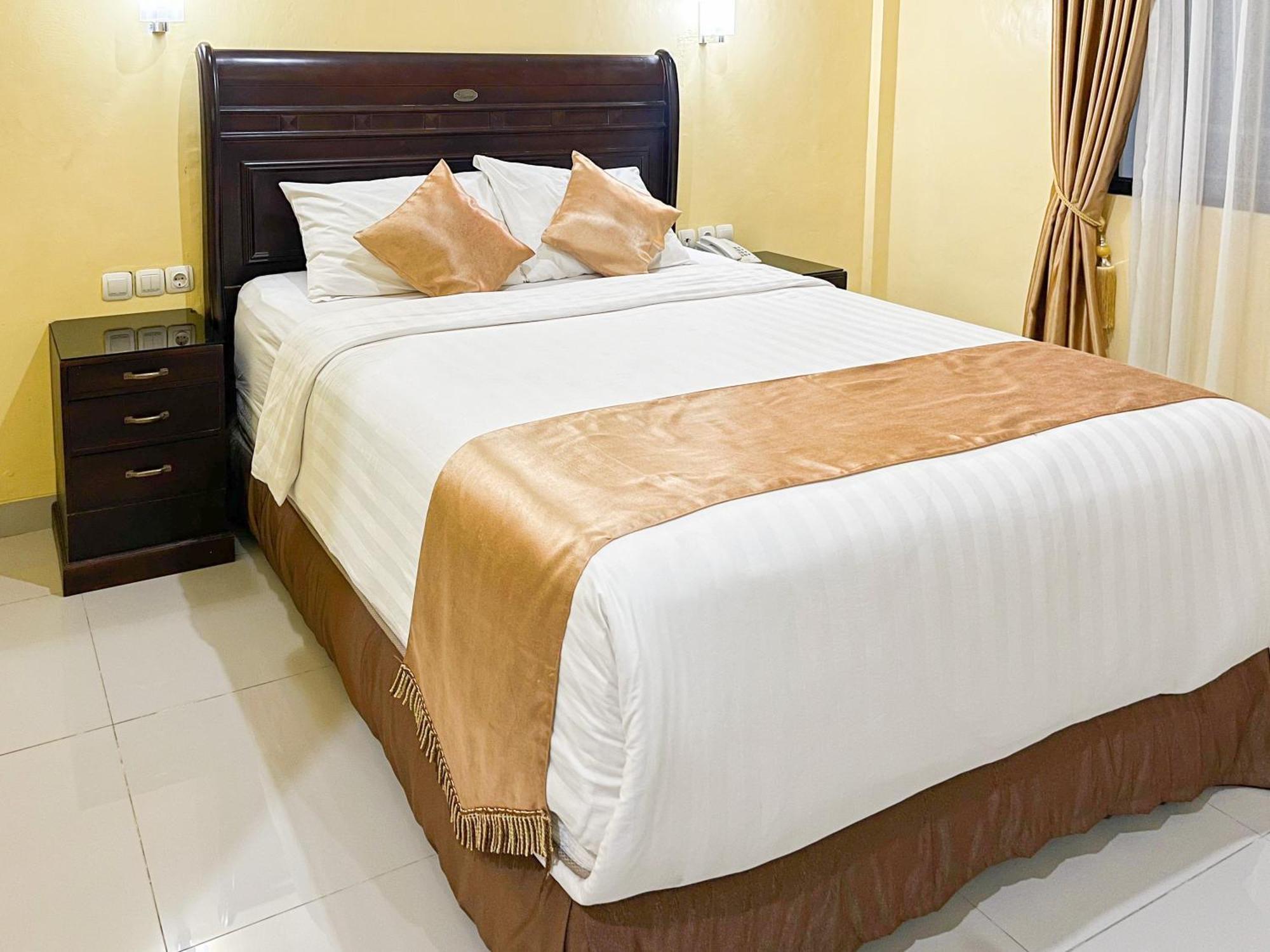 Kartika Hotel Syariah Pacitan Mitra Reddoorz Экстерьер фото