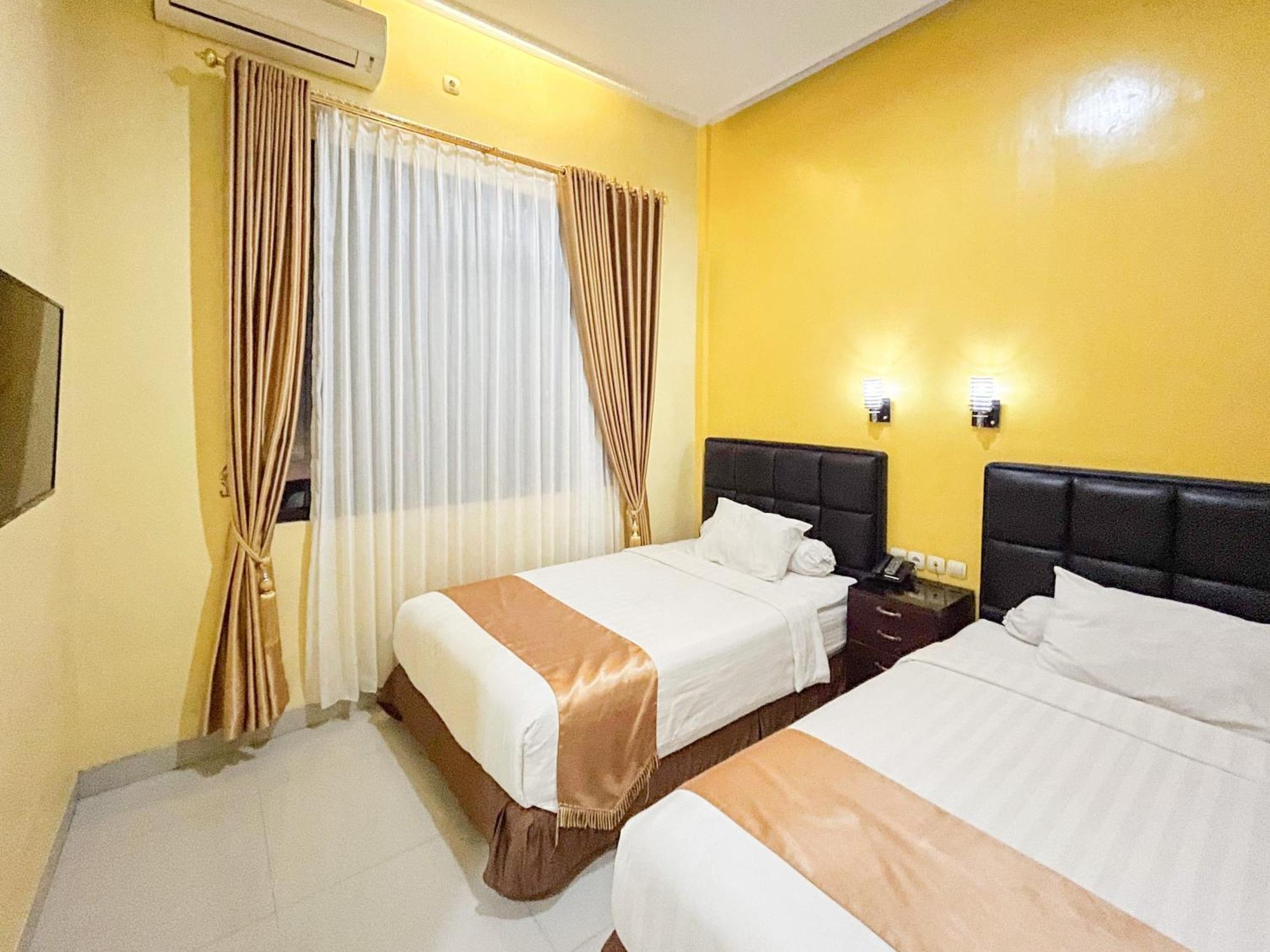 Kartika Hotel Syariah Pacitan Mitra Reddoorz Экстерьер фото