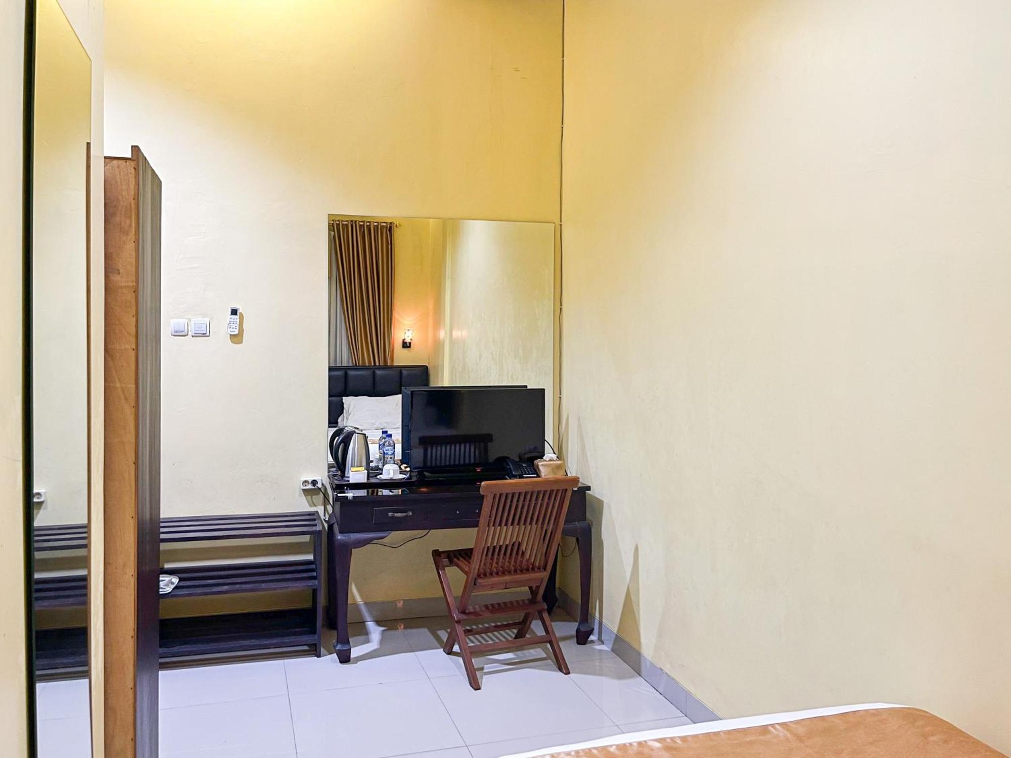Kartika Hotel Syariah Pacitan Mitra Reddoorz Экстерьер фото