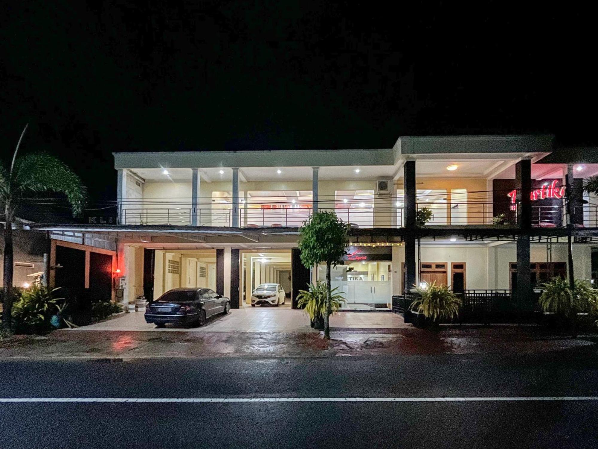Kartika Hotel Syariah Pacitan Mitra Reddoorz Экстерьер фото